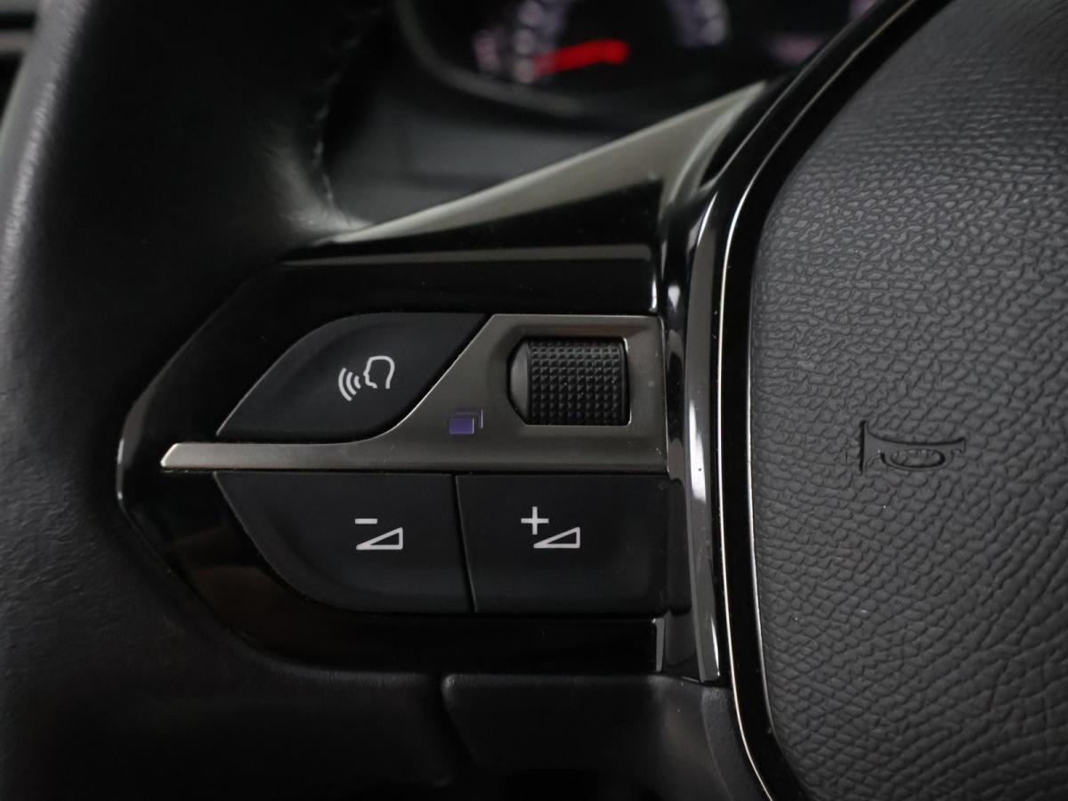 peugeot-208-2022-gasolina-1199cc