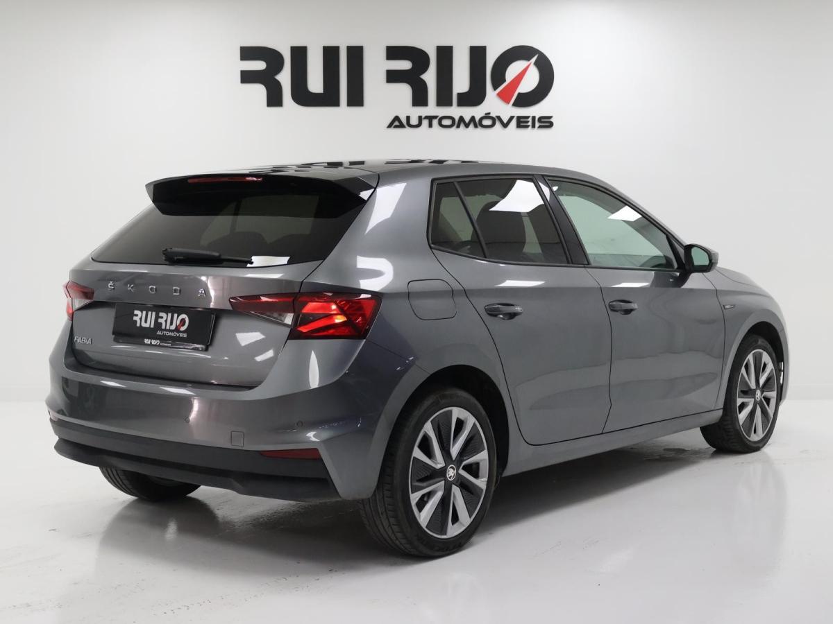skoda-fabia-2022-gasolina-999cc