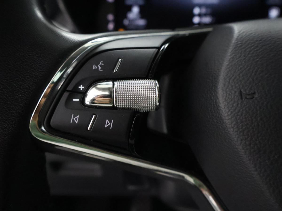skoda-fabia-2022-gasolina-999cc