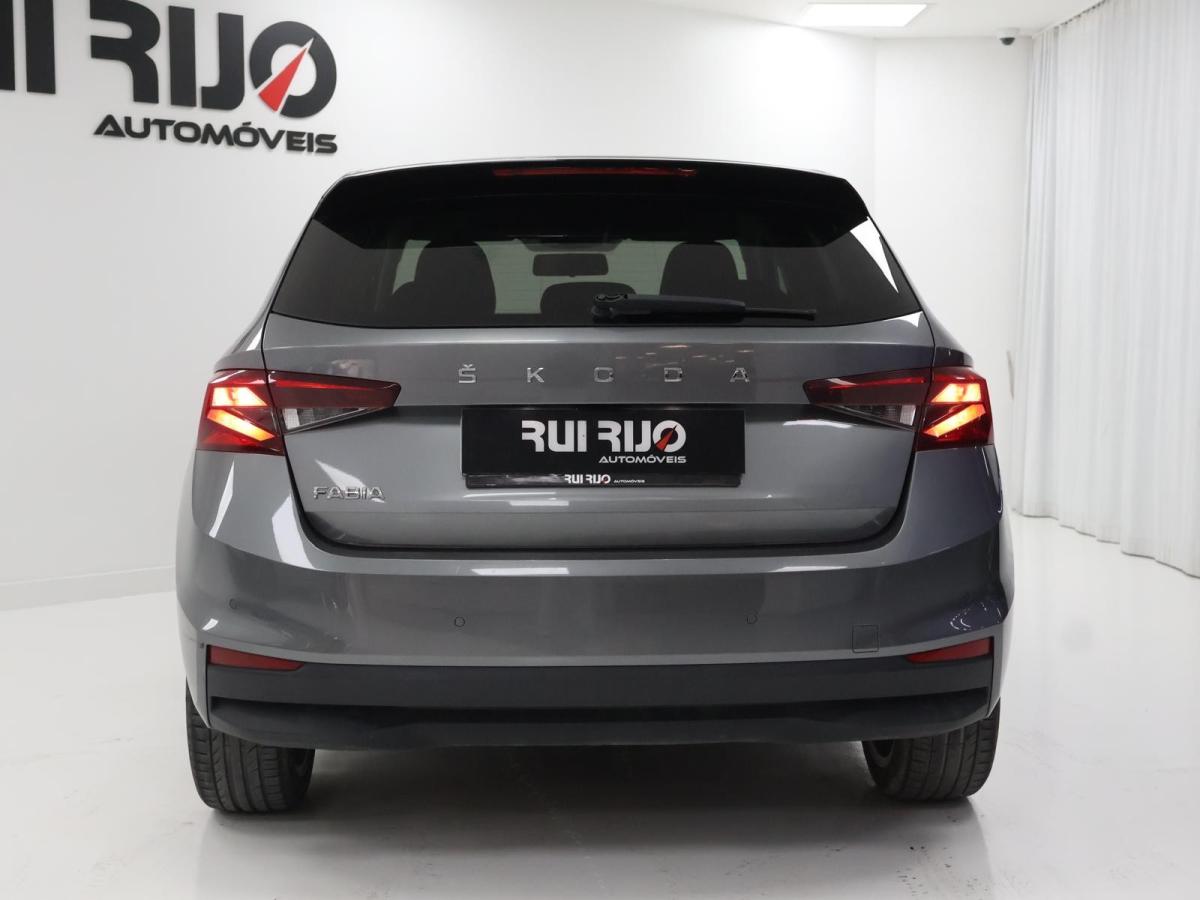 skoda-fabia-2022-gasolina-999cc