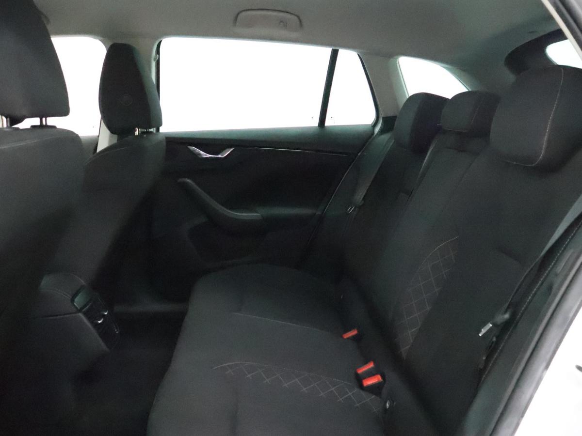 skoda-scala-2023-gasolina-999cc