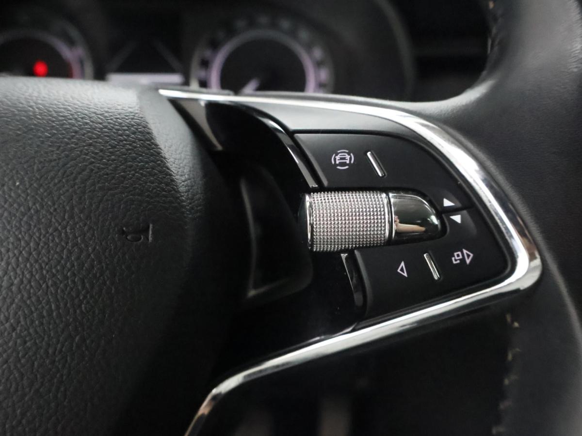skoda-scala-2023-gasolina-999cc