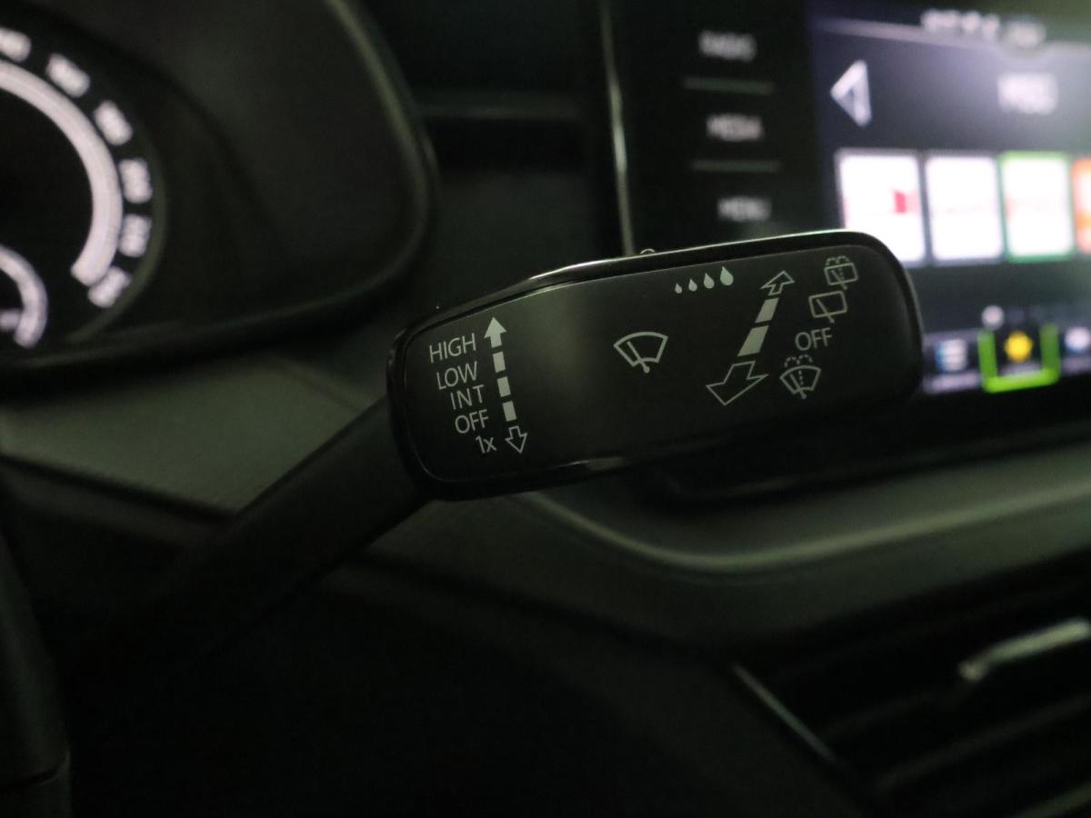 skoda-scala-2023-gasolina-999cc