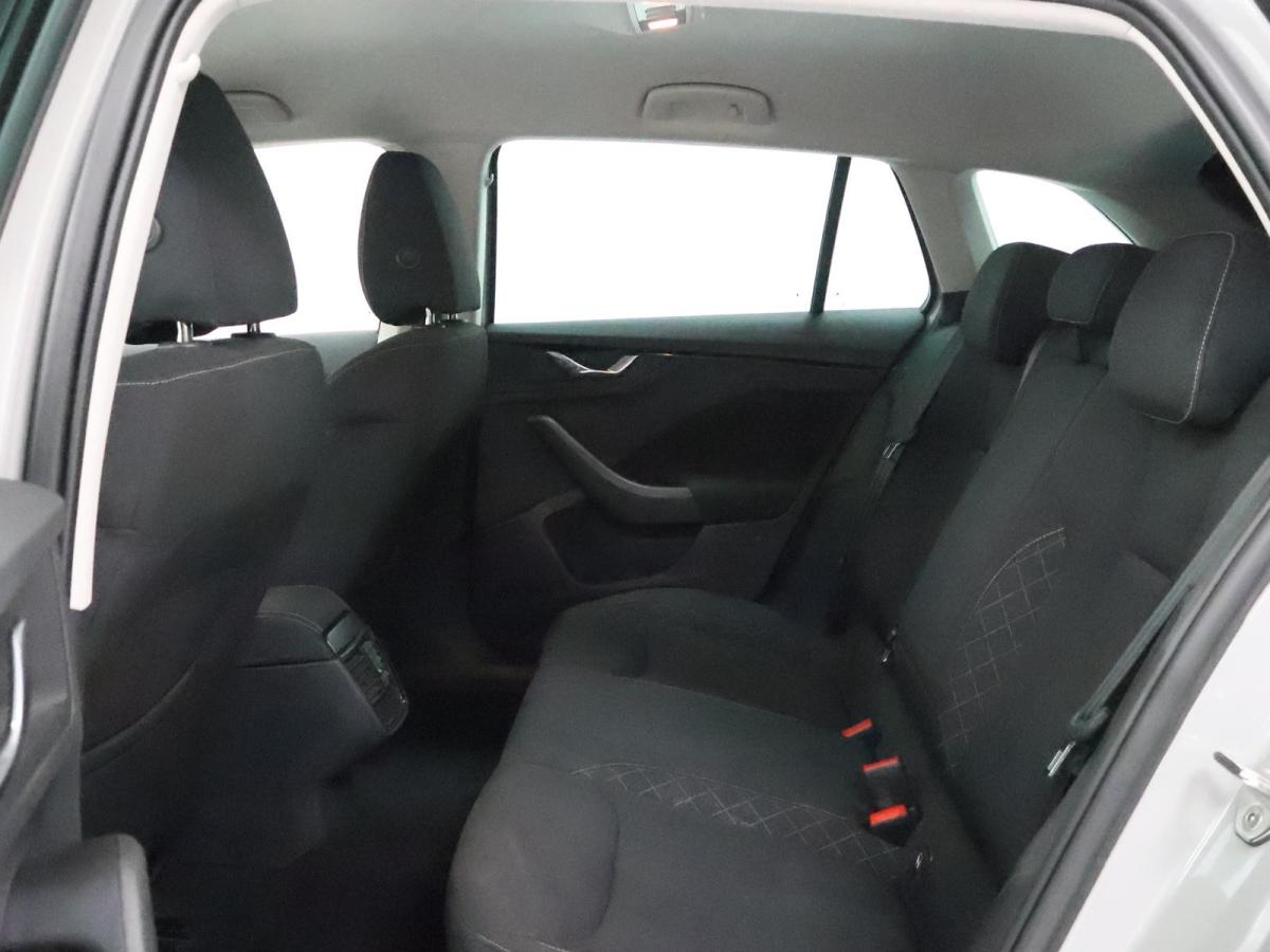 skoda-scala-2023-gasolina-999cc