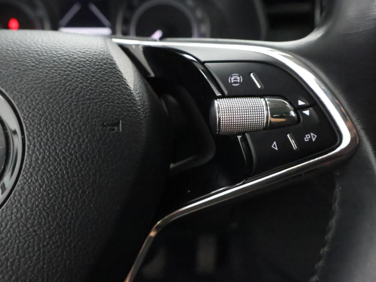 skoda-scala-2023-gasolina-999cc