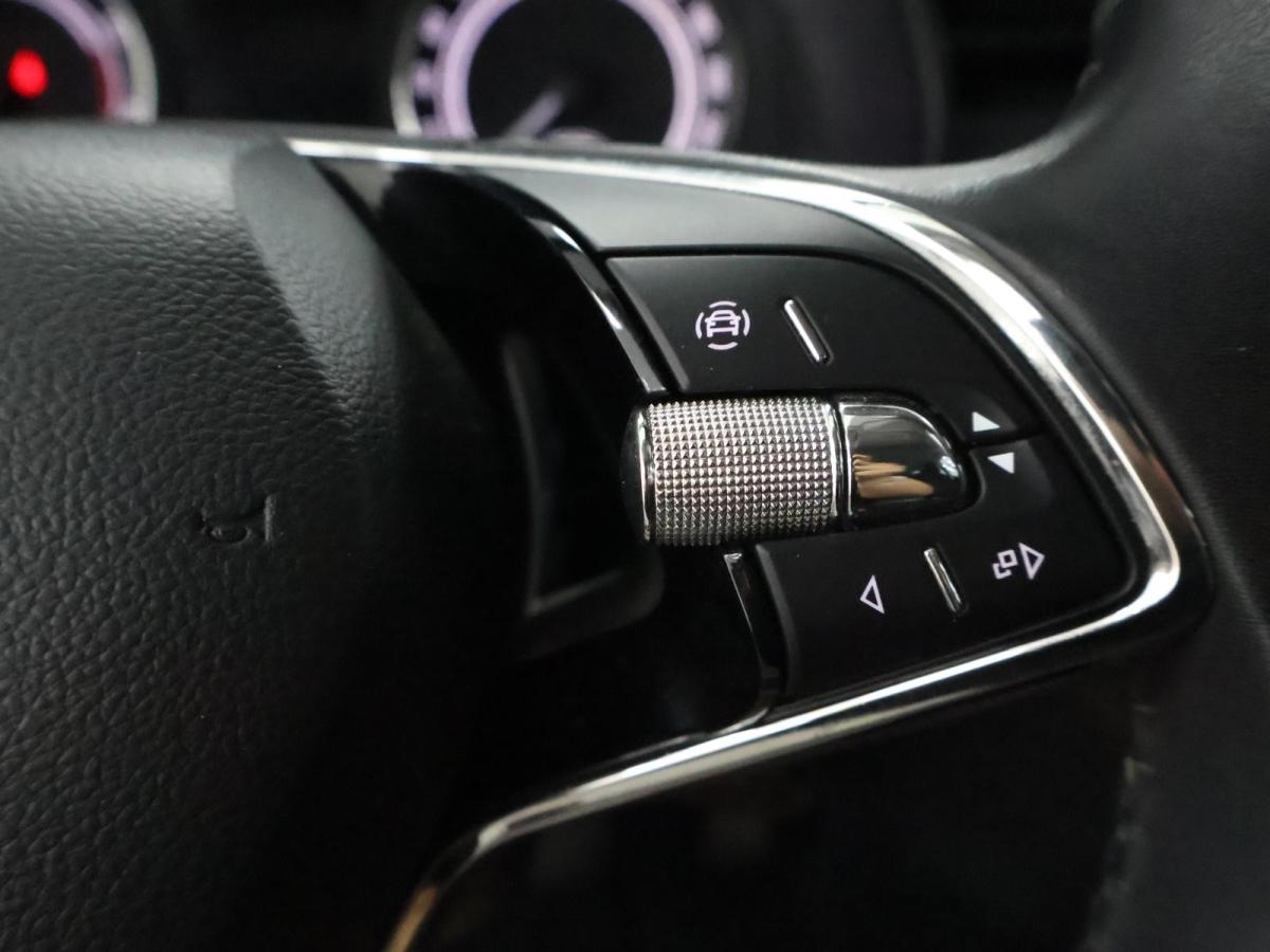 skoda-scala-2023-gasolina-999cc