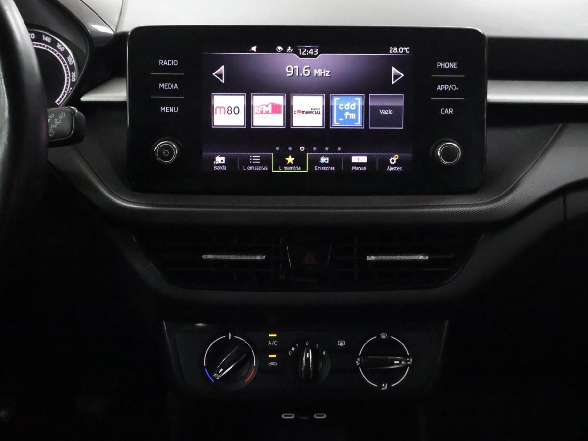 skoda-fabia-2023-gasolina-999cc