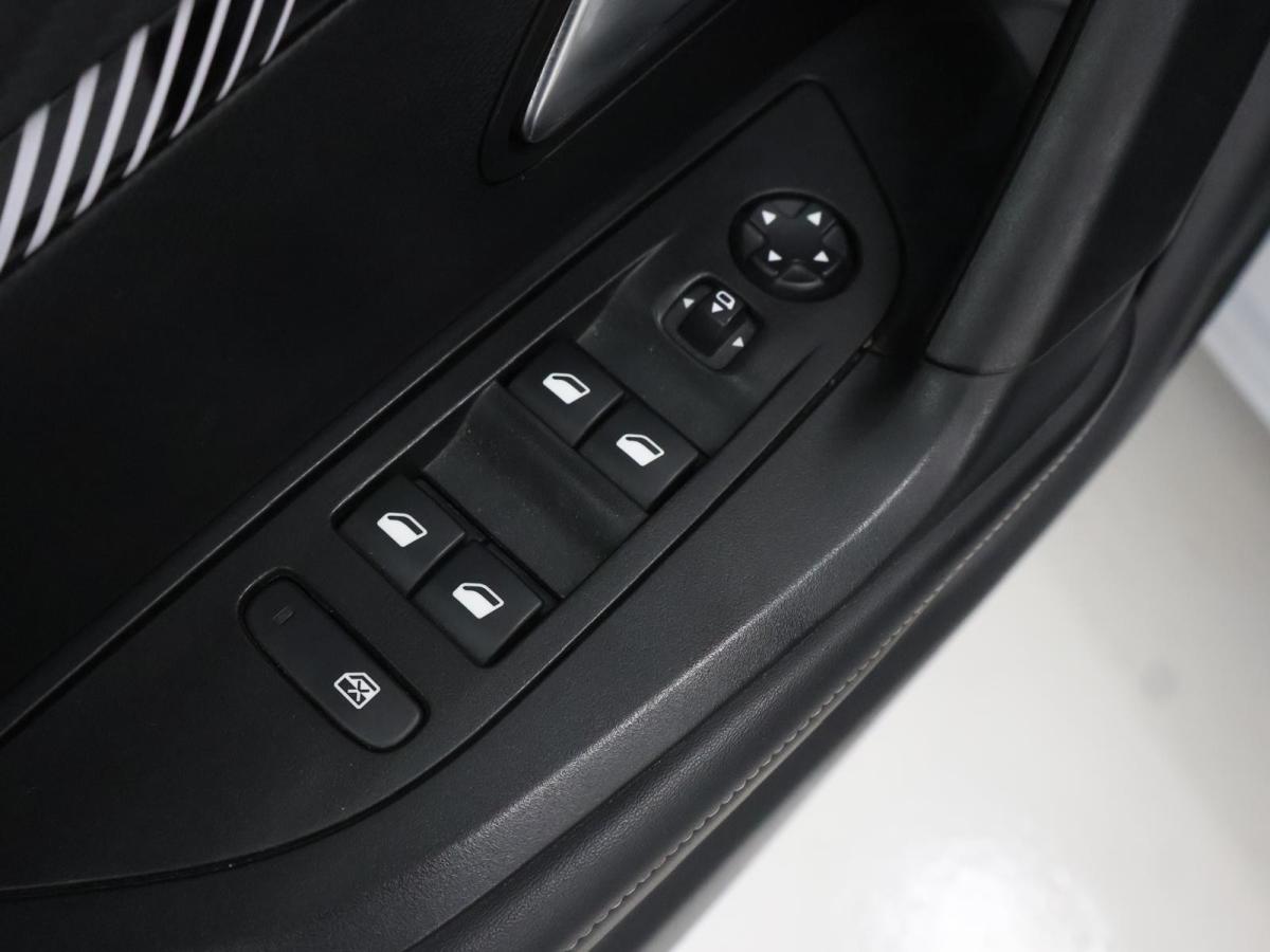 peugeot-2008-2024-gasolina-1199cc