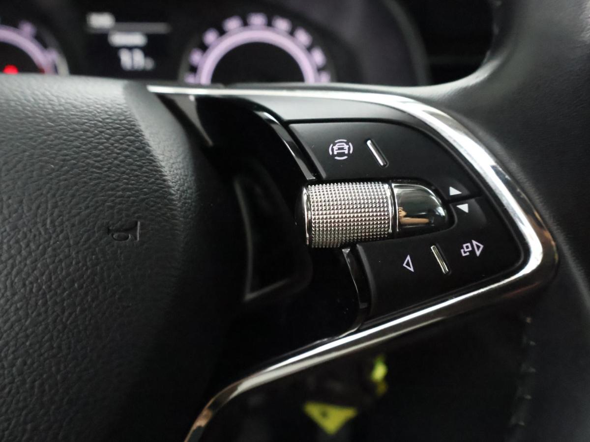 skoda-scala-2023-gasolina-999cc