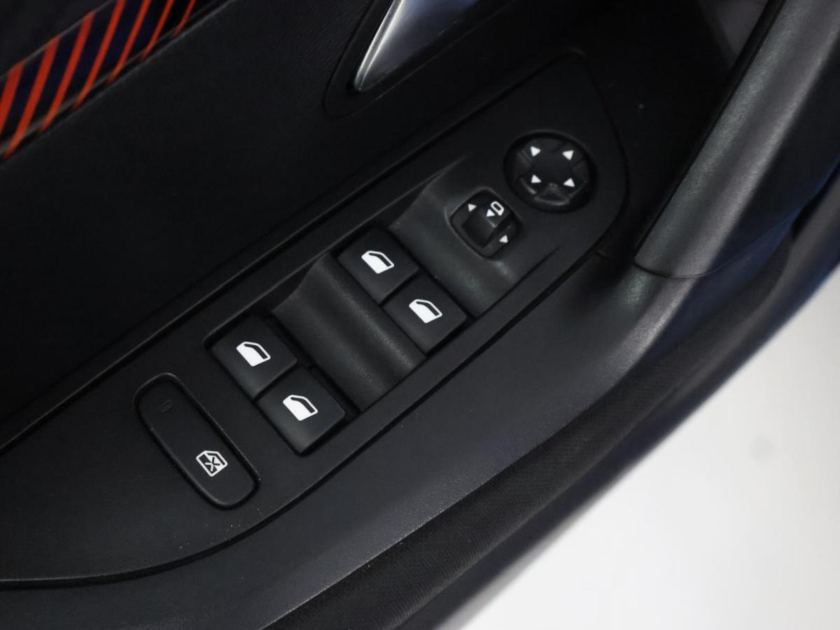 peugeot-2008-2023-gasolina-1199cc