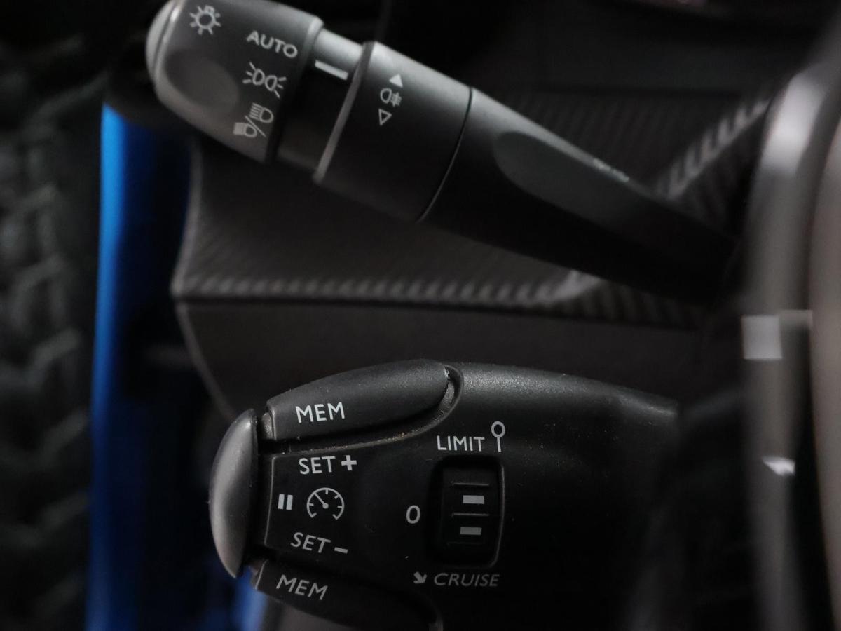 peugeot-2008-2023-gasolina-1199cc