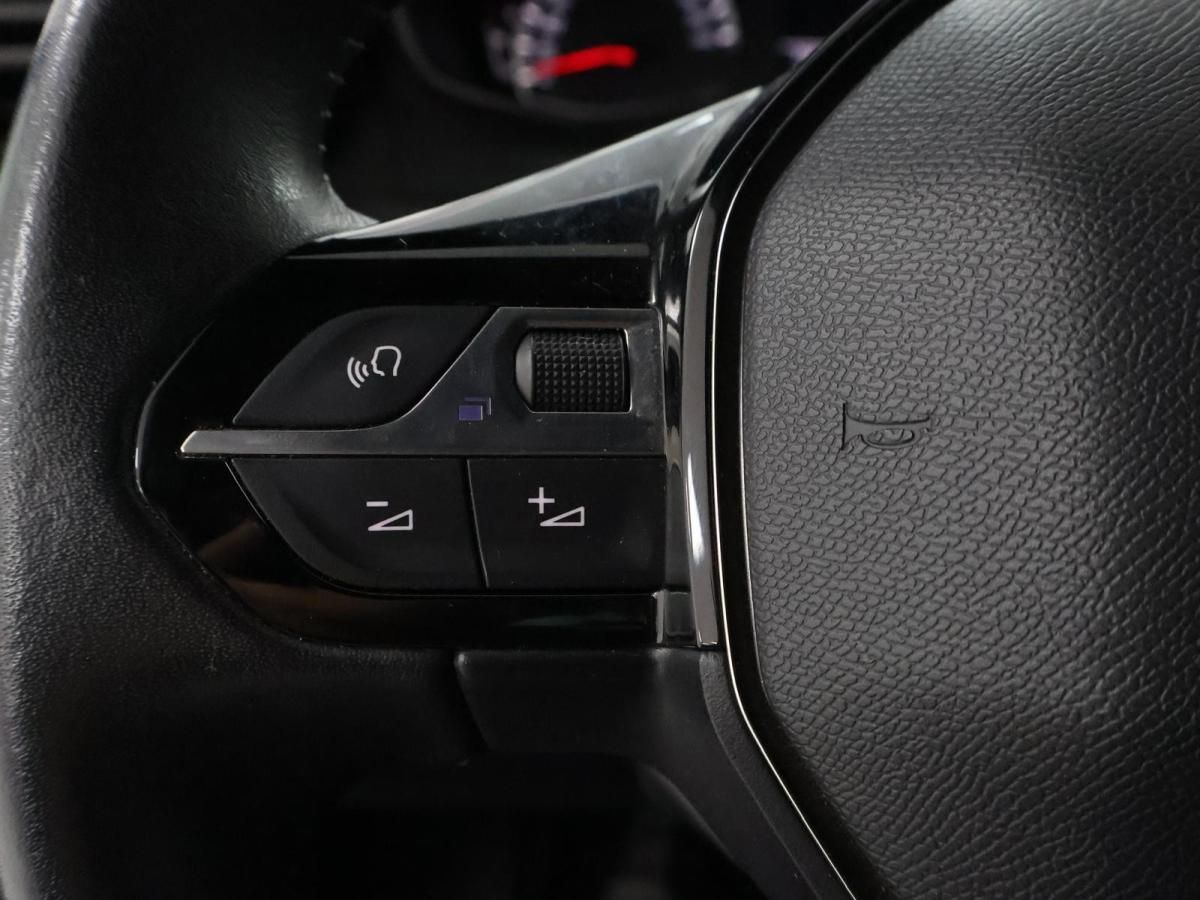 peugeot-2008-2023-gasolina-1199cc