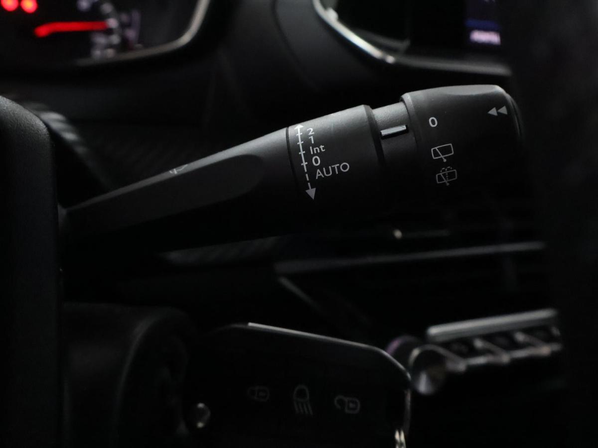 peugeot-2008-2023-gasolina-1199cc