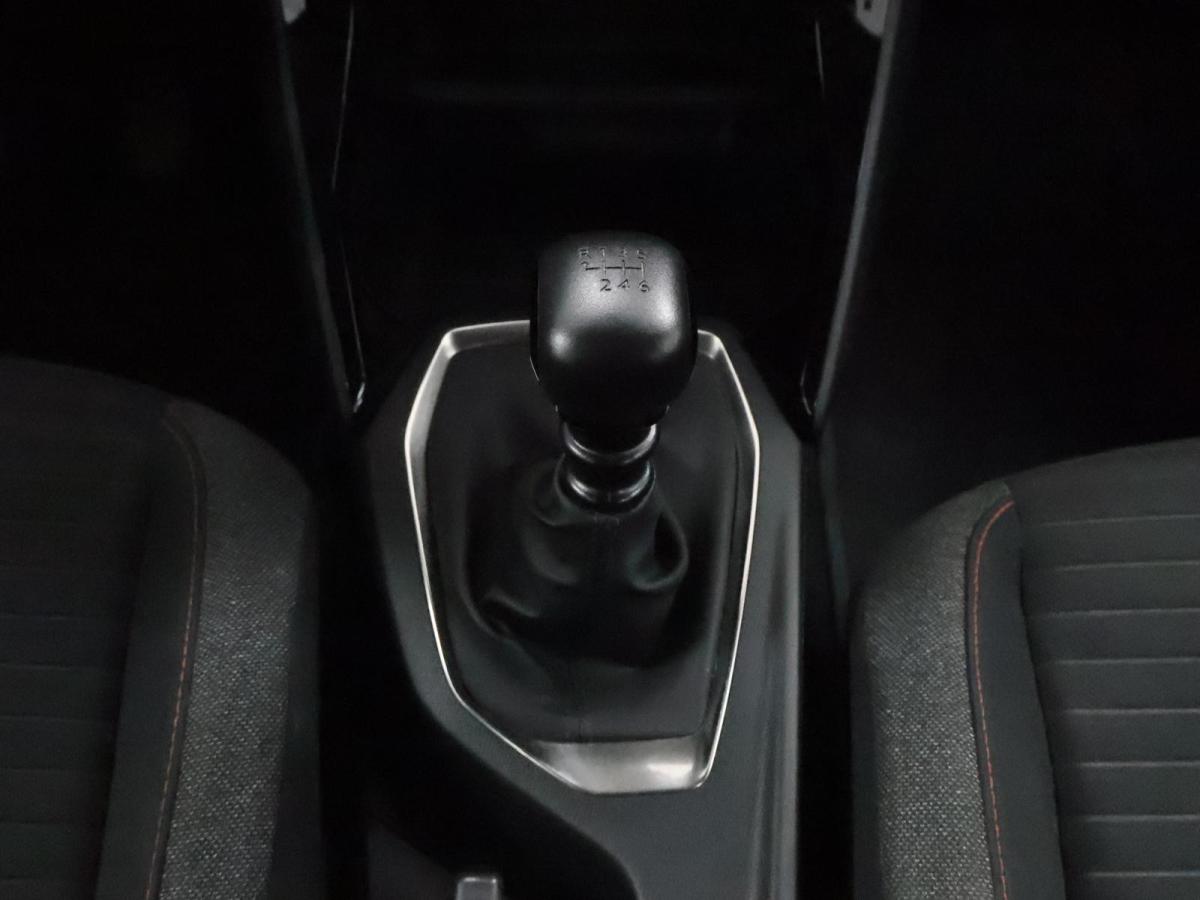 peugeot-2008-2023-gasolina-1199cc