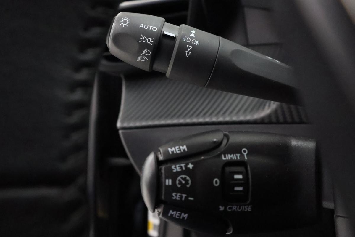 peugeot-2008-2022-gasolina-1199cc