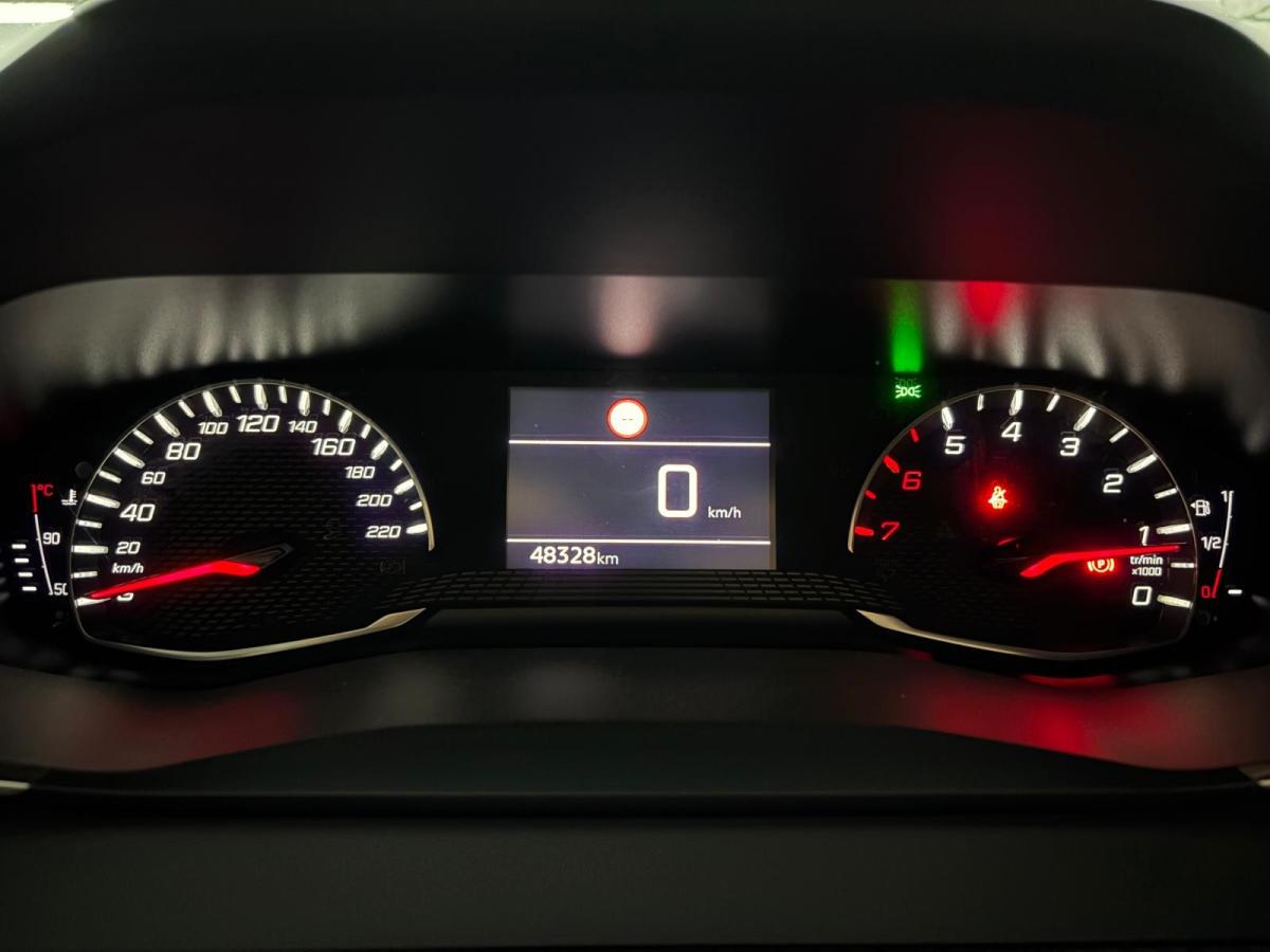 peugeot-2008-2022-gasolina-1199cc