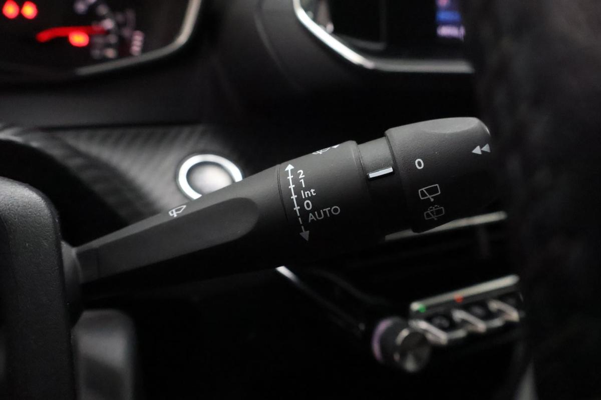 peugeot-2008-2022-gasolina-1199cc