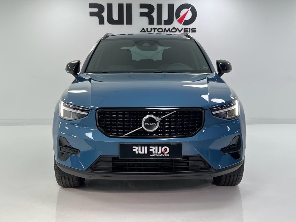 volvo-xc40-2023-hibrido-a-gasolina-1477cc
