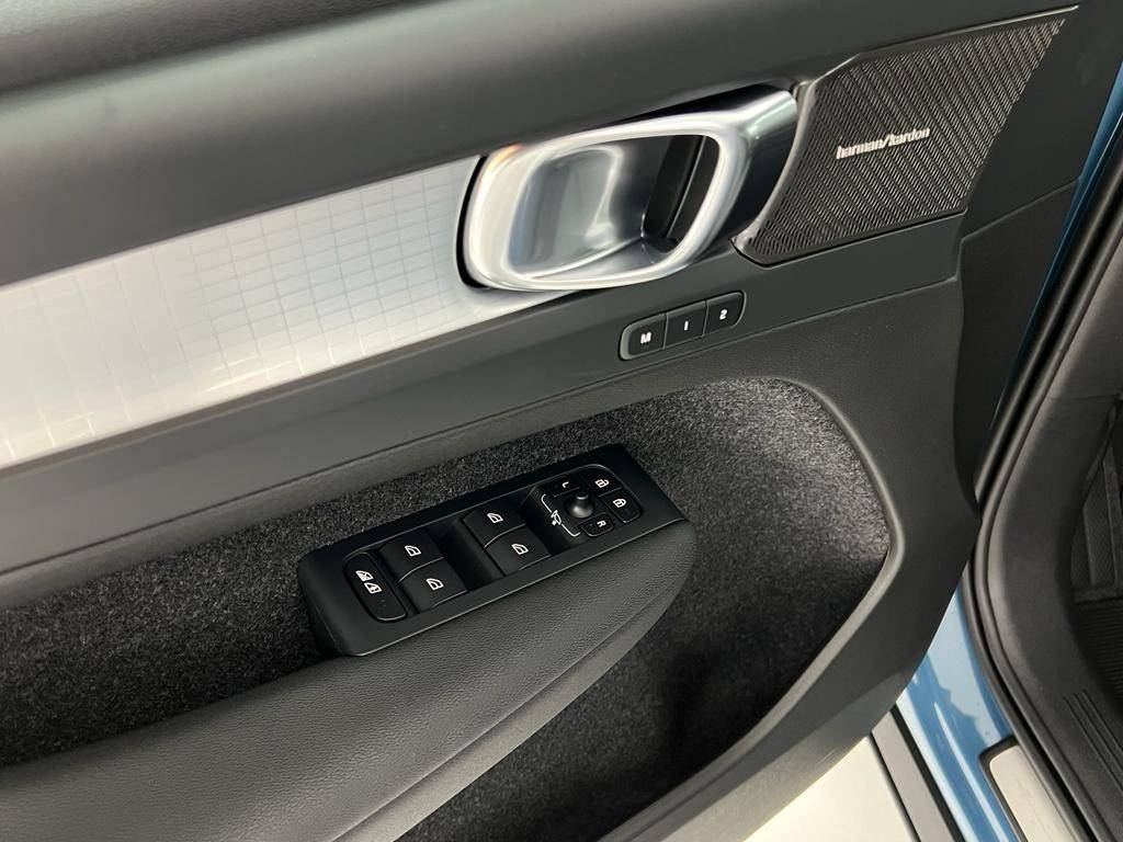 volvo-xc40-2023-hibrido-a-gasolina-1477cc