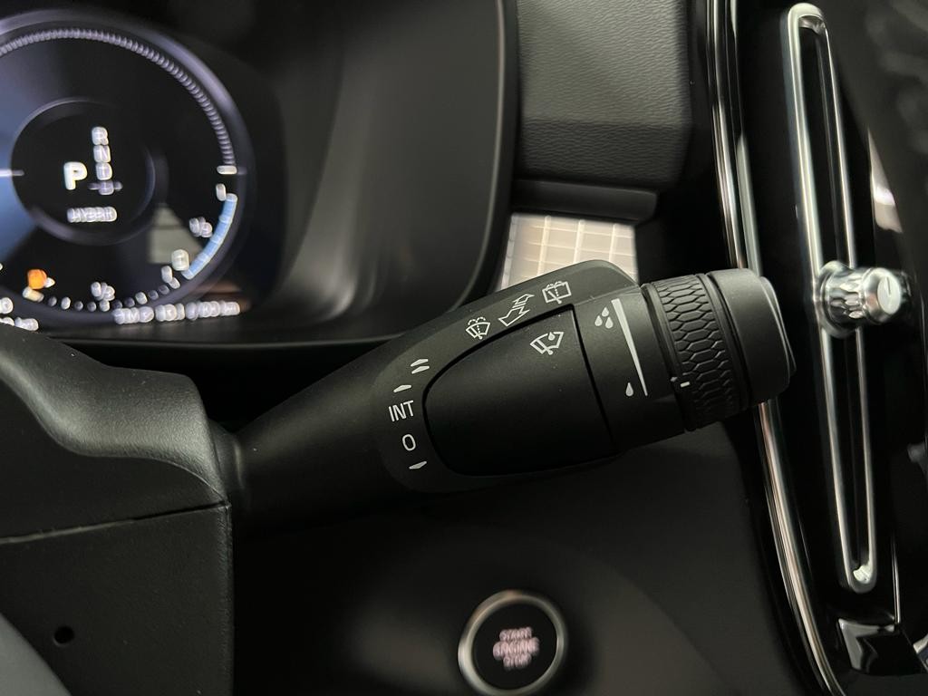 volvo-xc40-2023-hibrido-a-gasolina-1477cc