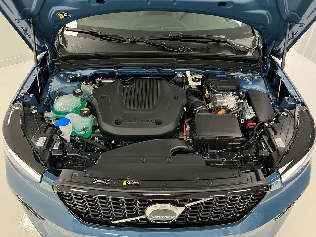 volvo-xc40-2023-hibrido-a-gasolina-1477cc