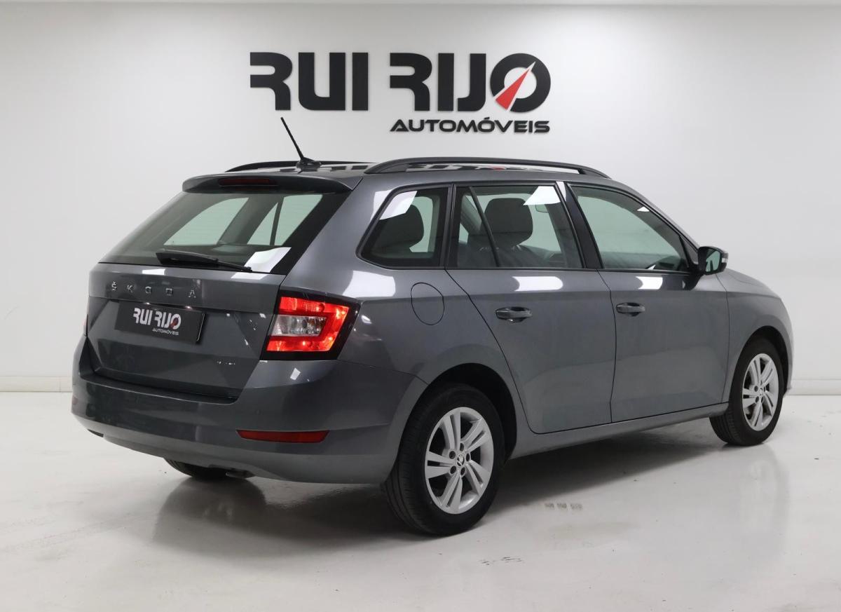 skoda-fabia-break-2022-gasolina-999cc
