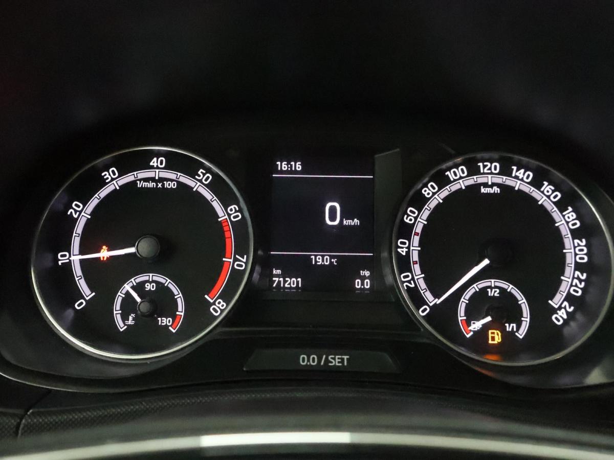 skoda-fabia-break-2022-gasolina-999cc