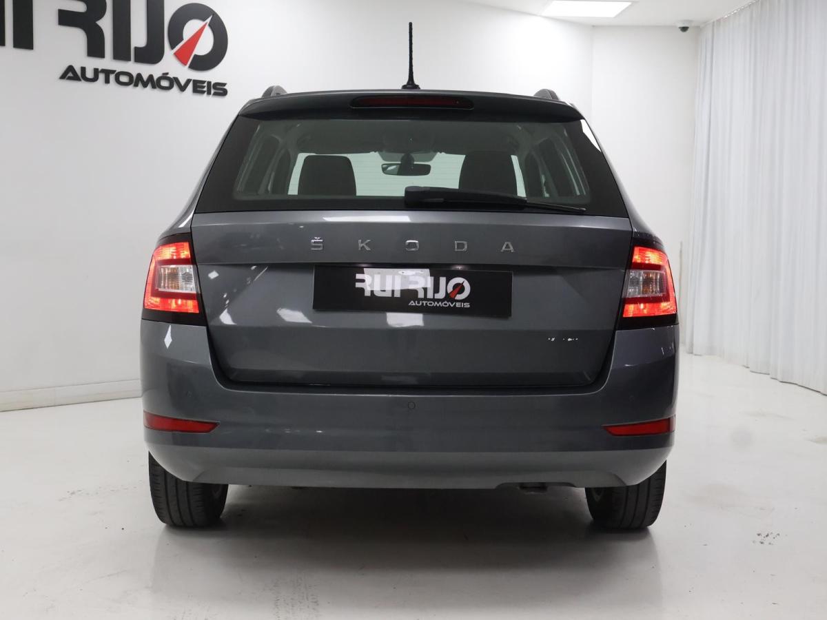 skoda-fabia-break-2022-gasolina-999cc