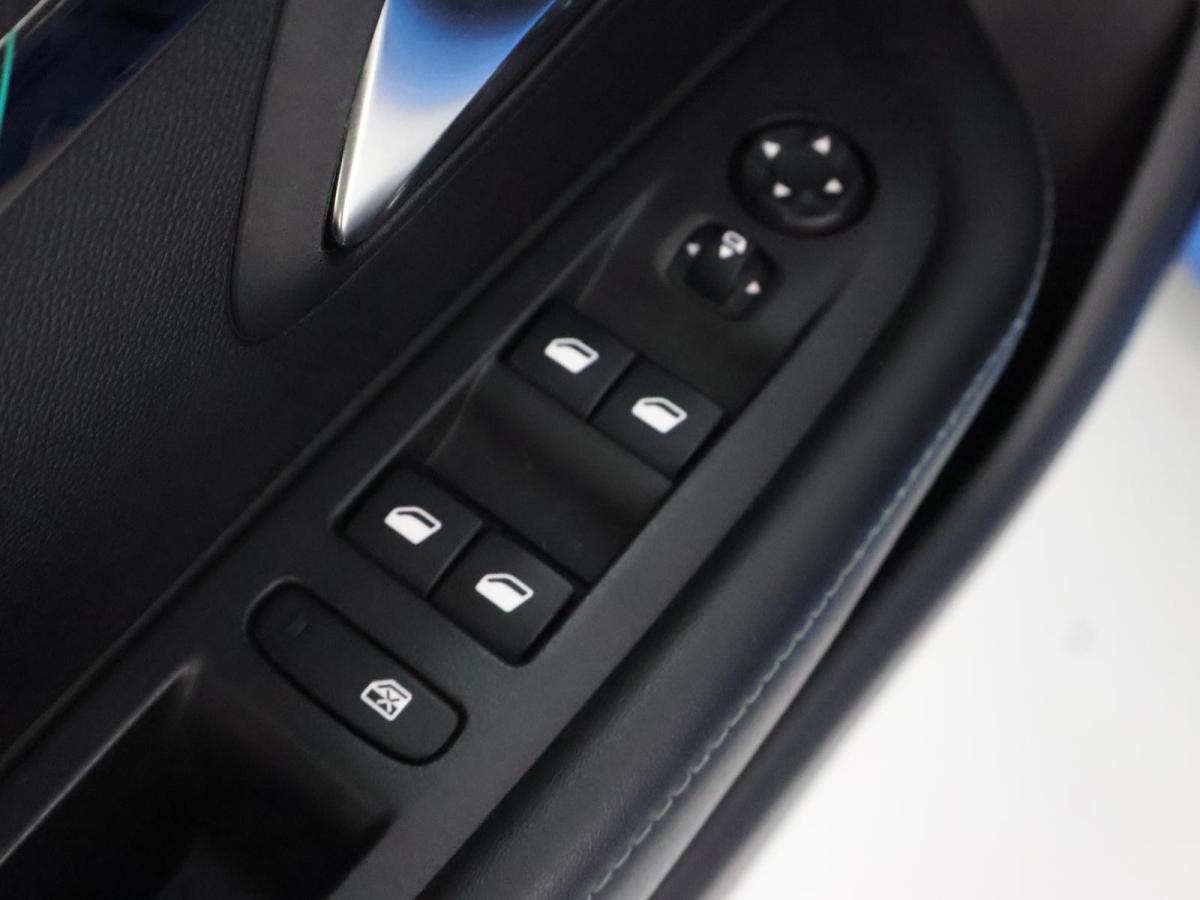 peugeot-208-2023-gasolina-1199cc
