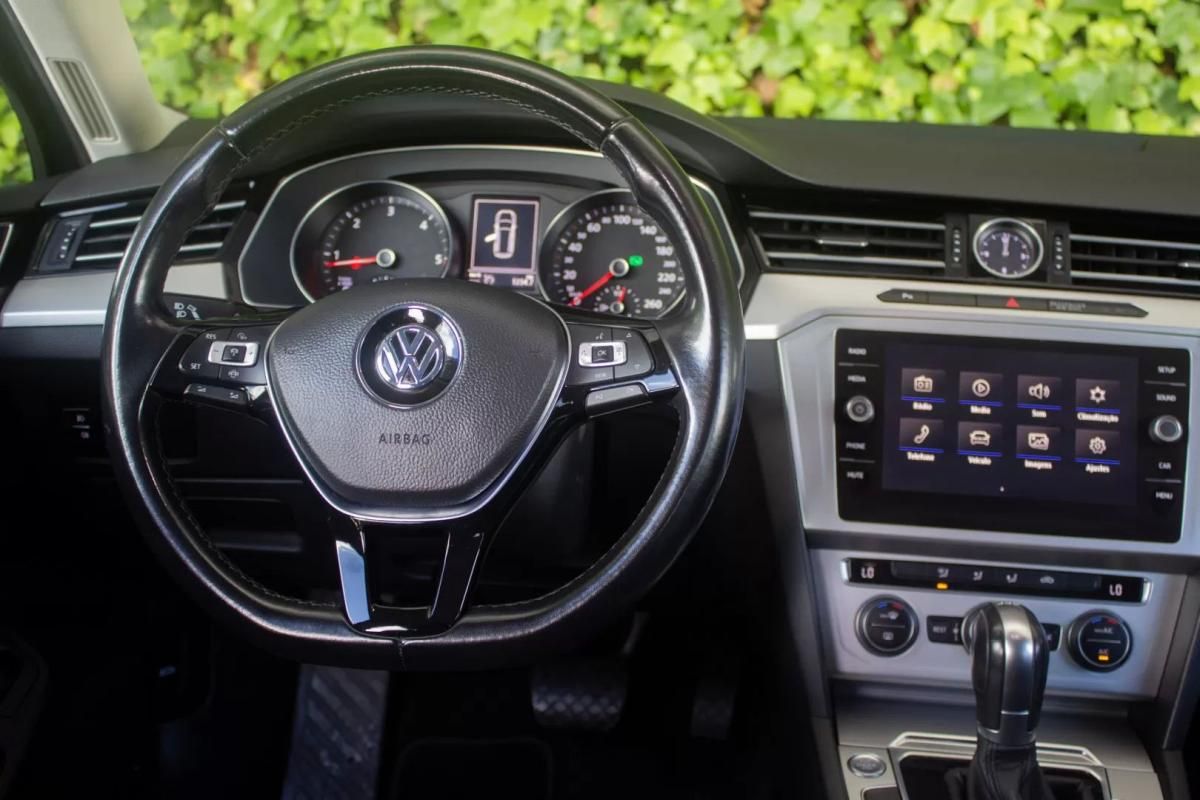 volkswagen-passat-variant-2024-diesel-1968cc