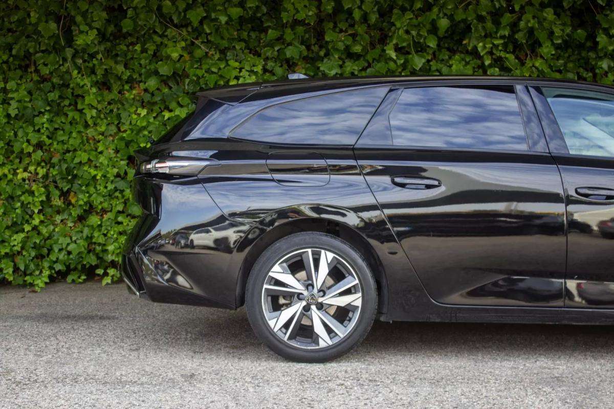 peugeot-308-sw-2022-diesel-1499cc