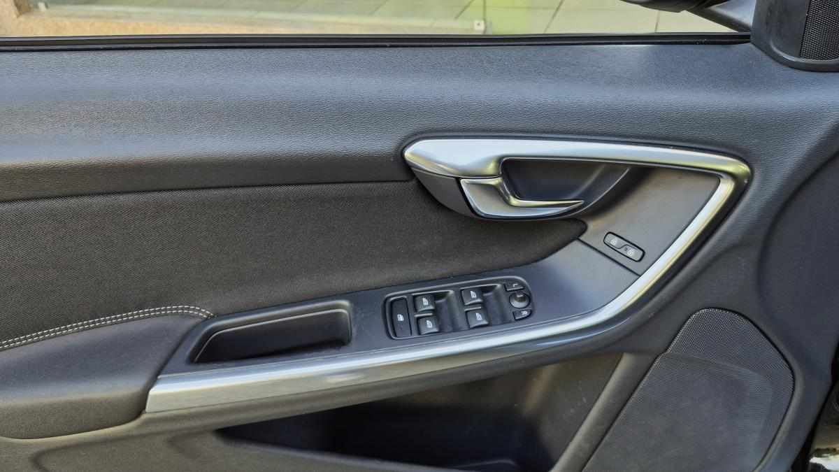 volvo-v60-1-6-d2-2013-diesel-1560cc