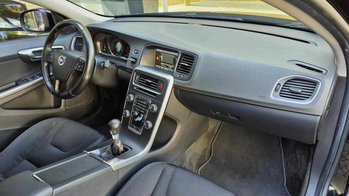 volvo-v60-1-6-d2-2013-diesel-1560cc