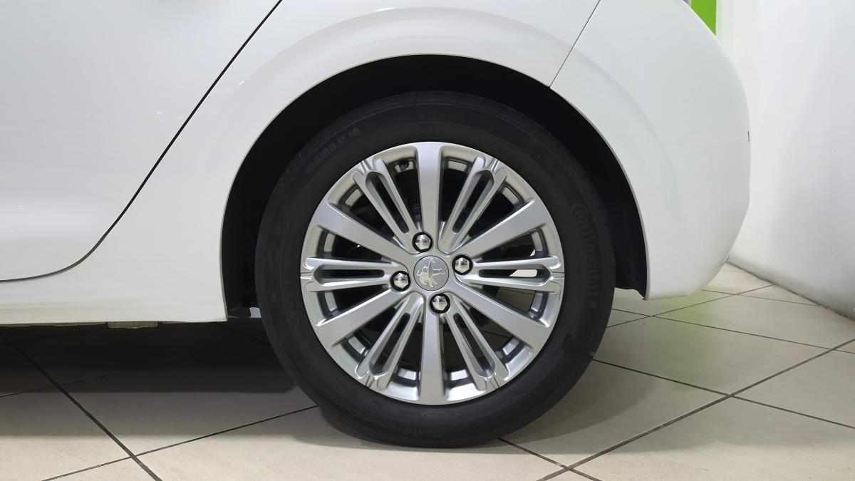 peugeot-208-1-2-vti-2017-gasolina-1199cc