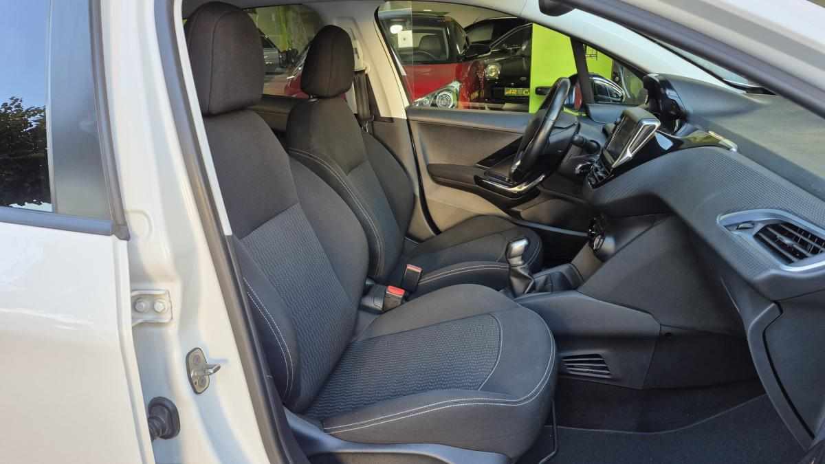 peugeot-208-1-2-vti-2017-gasolina-1199cc