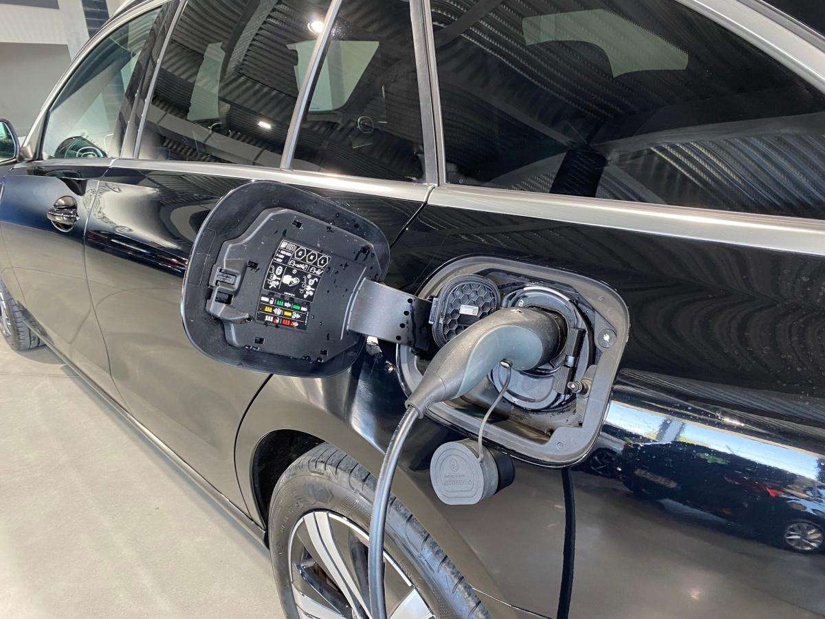 mercedes-benz-classe-c-2023-hibrido-a-gasolina-1999cc