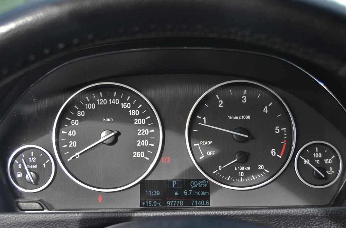 bmw-serie-3-318d-touring-2013-diesel-1995cc