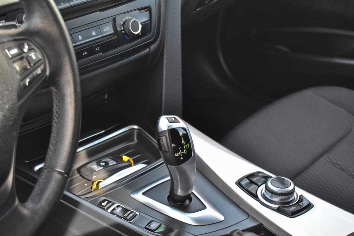 bmw-serie-3-318d-touring-2013-diesel-1995cc
