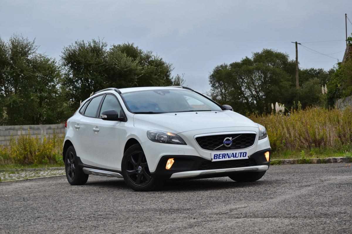 volvo-v40-cross-country-2015-diesel-1600cc