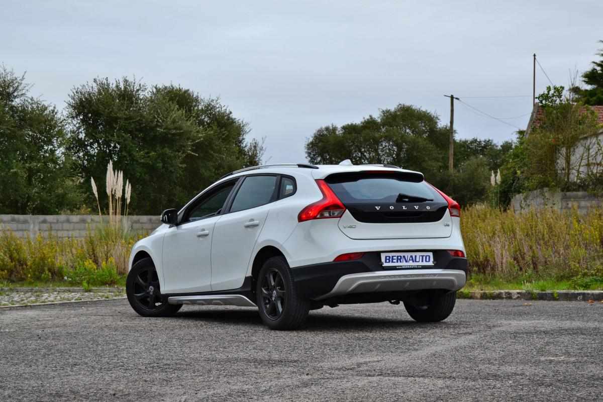 volvo-v40-cross-country-2015-diesel-1600cc