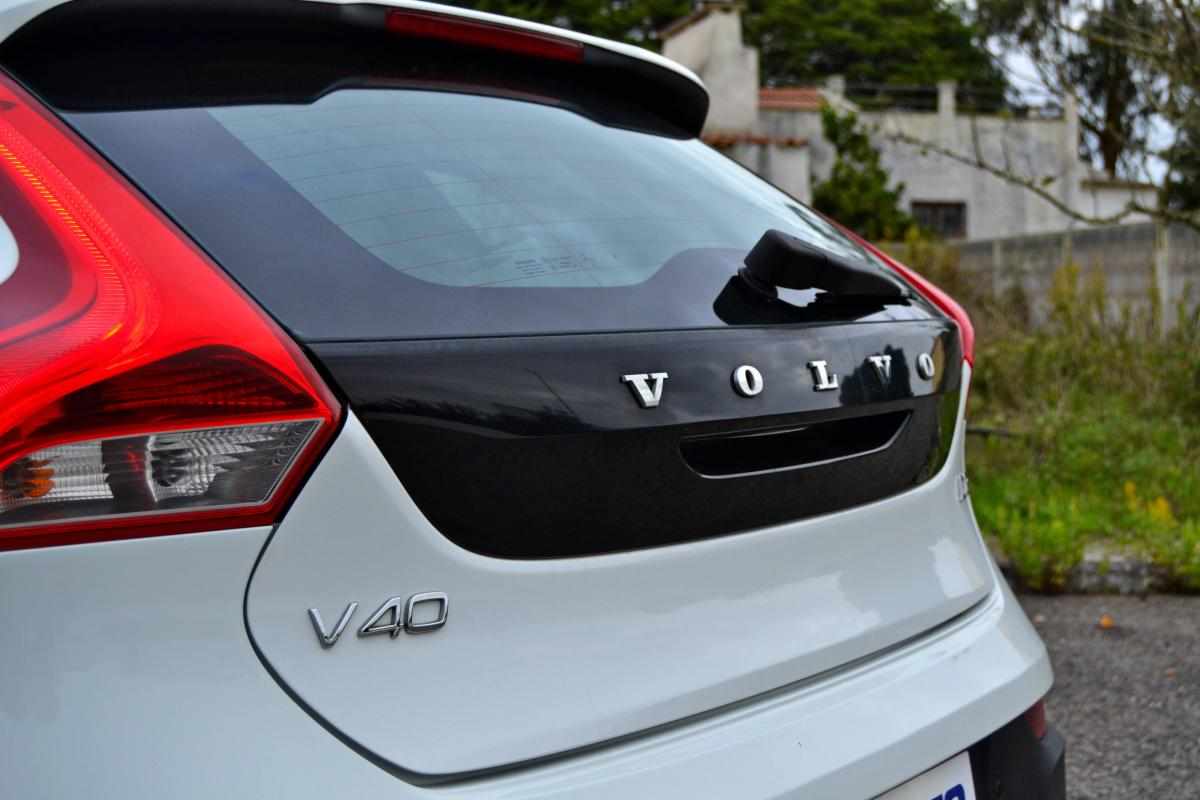 volvo-v40-cross-country-2015-diesel-1600cc