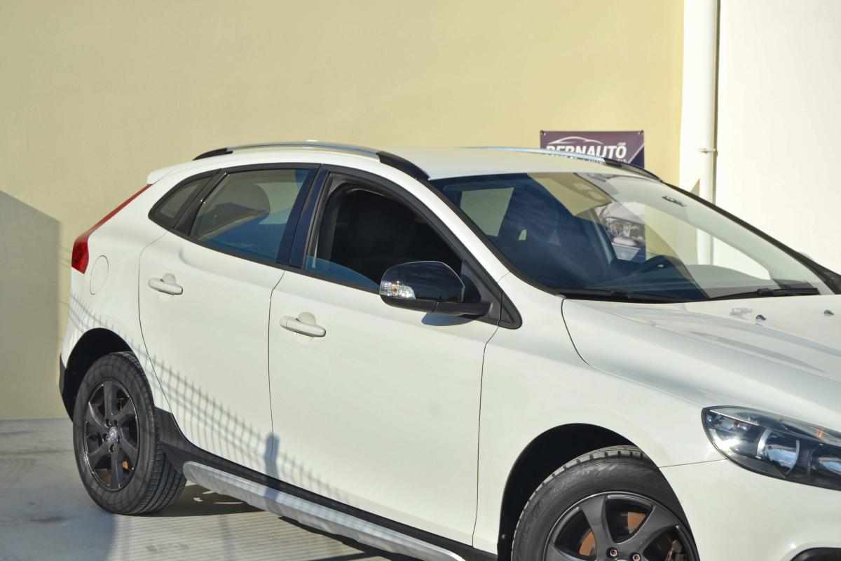 volvo-v40-cross-country-2015-diesel-1600cc