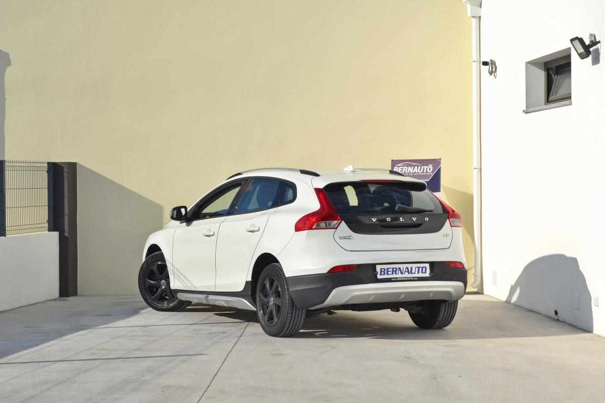 volvo-v40-cross-country-2015-diesel-1600cc