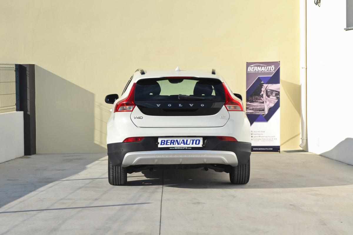 volvo-v40-cross-country-2015-diesel-1600cc
