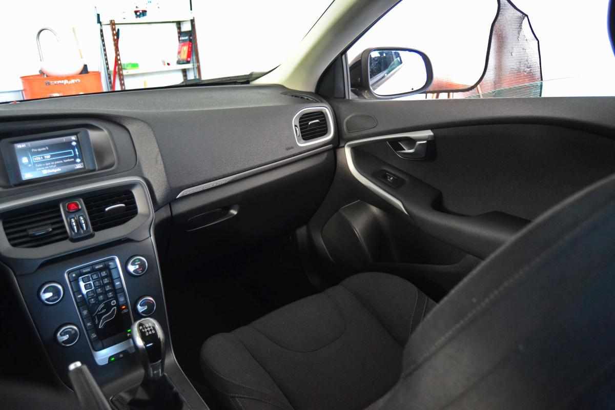 volvo-v40-cross-country-2015-diesel-1600cc