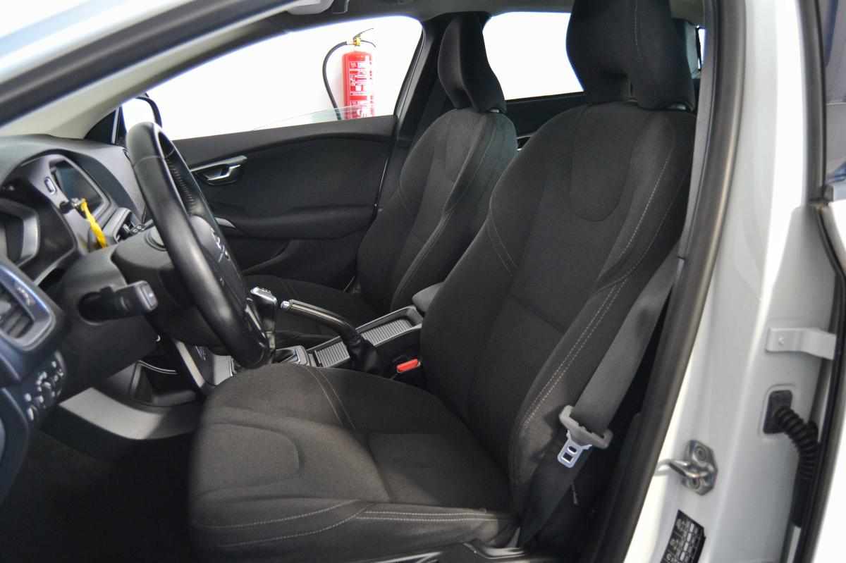 volvo-v40-cross-country-2015-diesel-1600cc