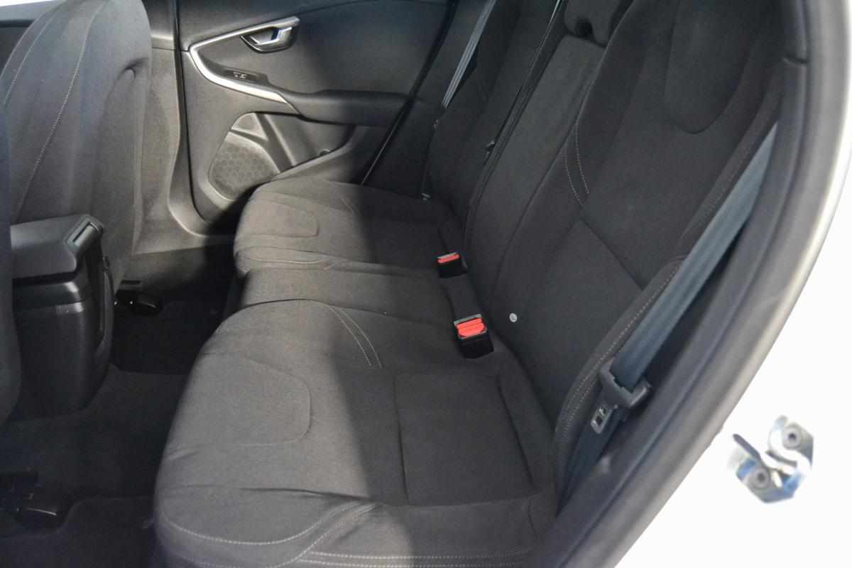 volvo-v40-cross-country-2015-diesel-1600cc