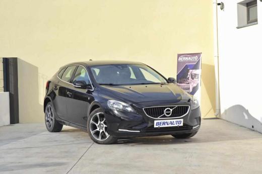 volvo-v40-2016-diesel-2000cc