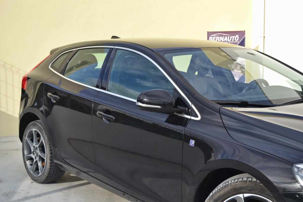 volvo-v40-2016-diesel-2000cc