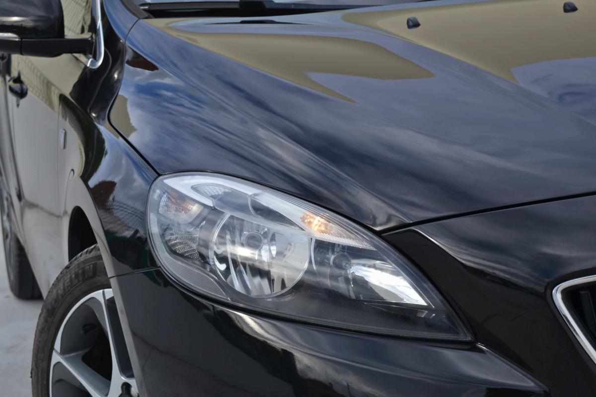 volvo-v40-2016-diesel-2000cc